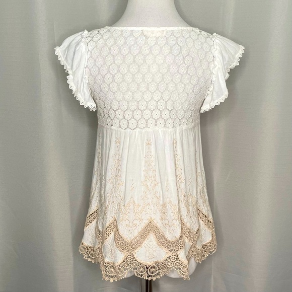 Altar’d State embroidered scallop hem top - Picture 2 of 8